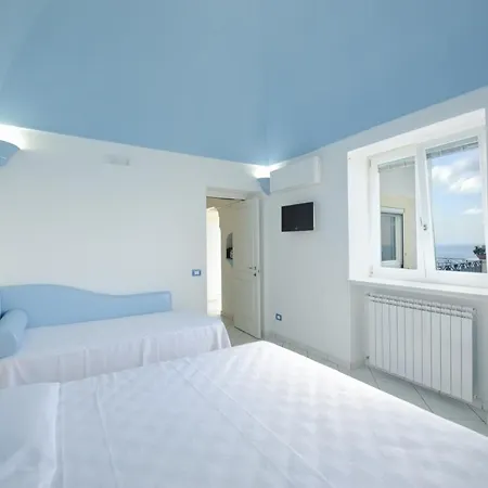 Sleeps 5 Pool Air Con Wifi